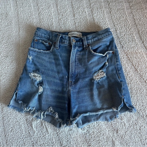Abercrombie & Fitch Pants - Abercrombie & Fitch Women’s High Rise 4” Distressed Shorts